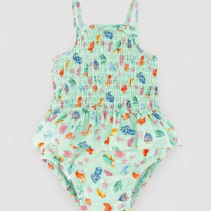 Maiô infantil para menina com detalhe de babado e estampa de favo de mel com padrão de fauna marinha.